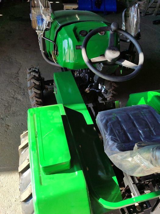 Мототрактор Зубр 250 XL с фрезой и плугом в комплекте