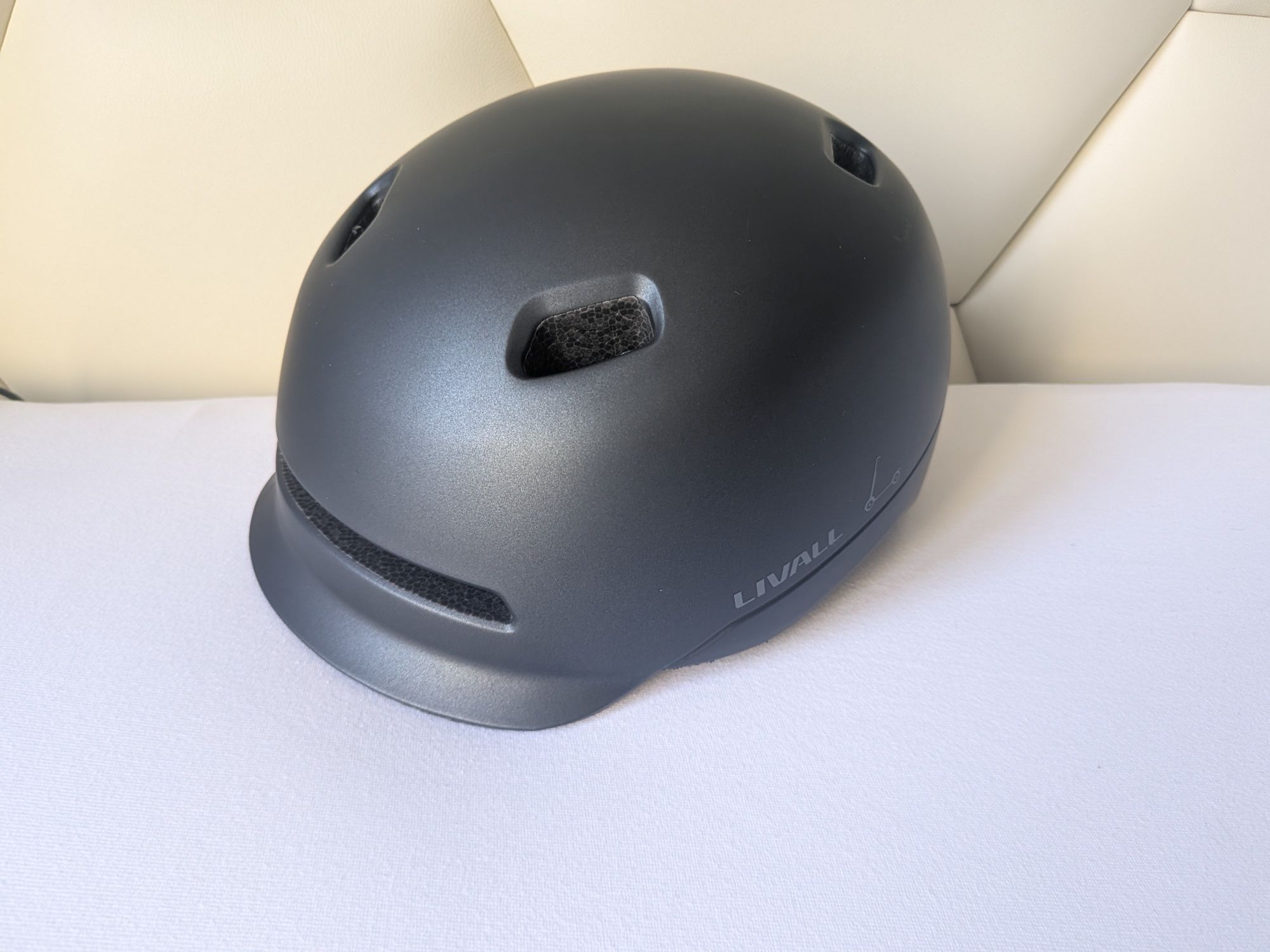 Livall C20 Kask z LED na Hulajnogę / Rowerowy / Rolki /  Czarny