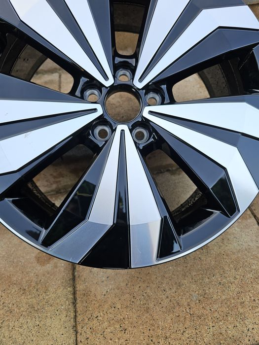 Felga 17cali 5x100 6.5j et39 oryginał Vw T-Cross Ładna