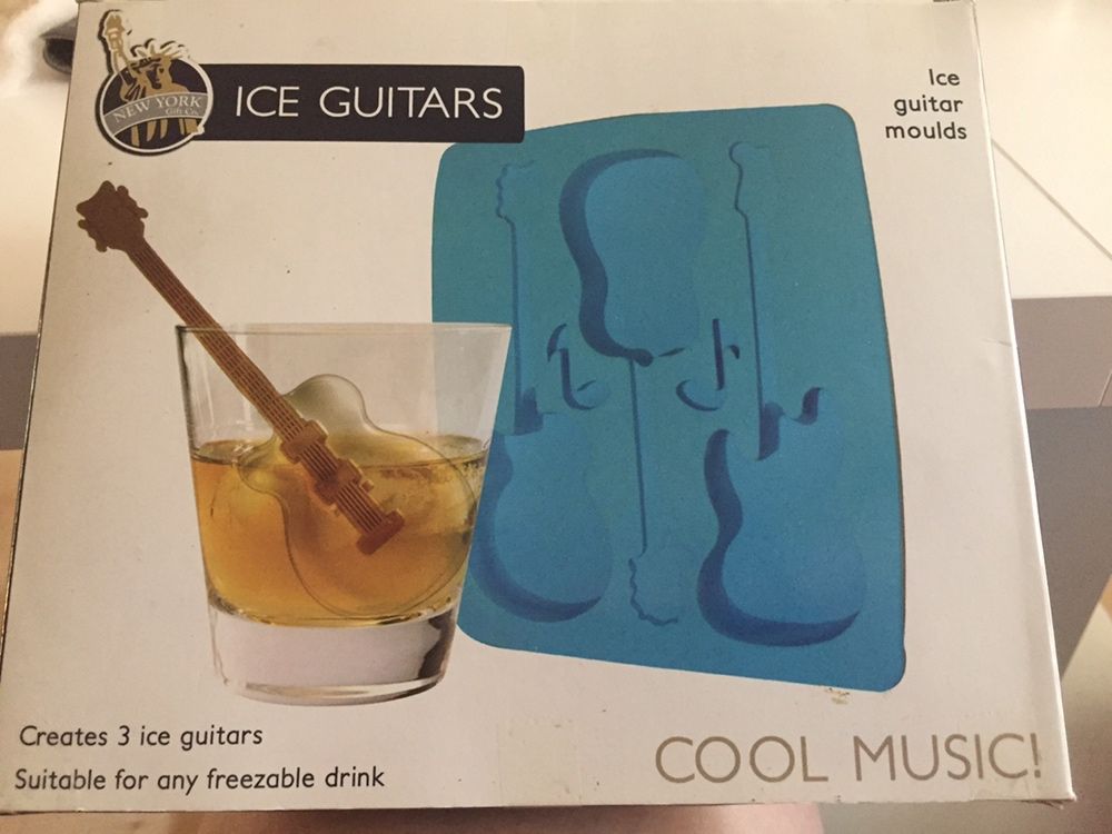 Gitary z kostkami lodu do zamrażania