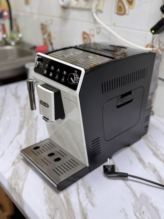 Зернова кавомашина кавоварка Delonghi Autentica гарантія