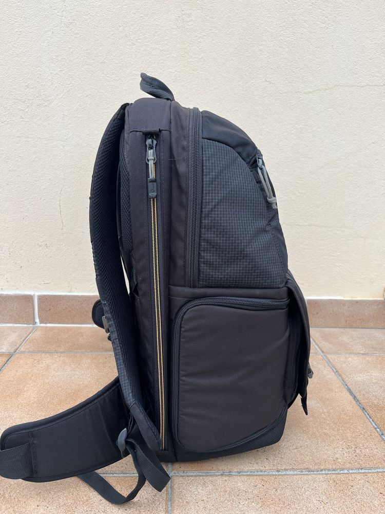 Mochila Lowepro Fastpack BP 250 AW II