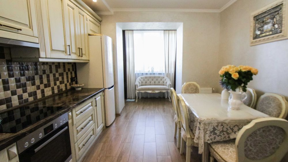 Продається стильна трикімнатна квартира