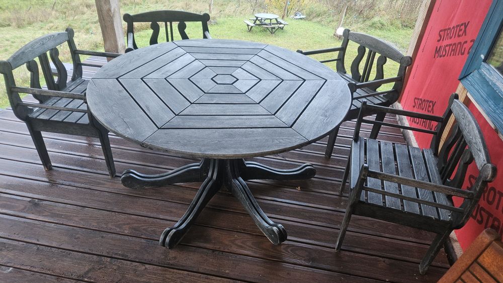 Drewniane meble tarasowe