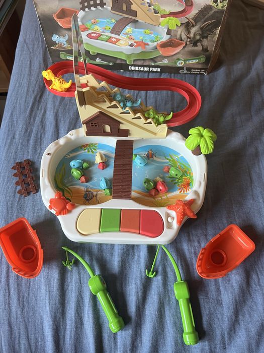 Интерактивна рибалка динозаври гра