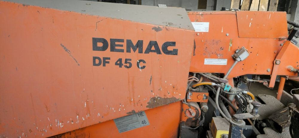 Rozściełacz asfaltu gąsienicow Demag DF 45