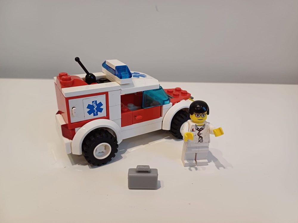 Klocki LEGO 7902 lekarz karetka ambulans