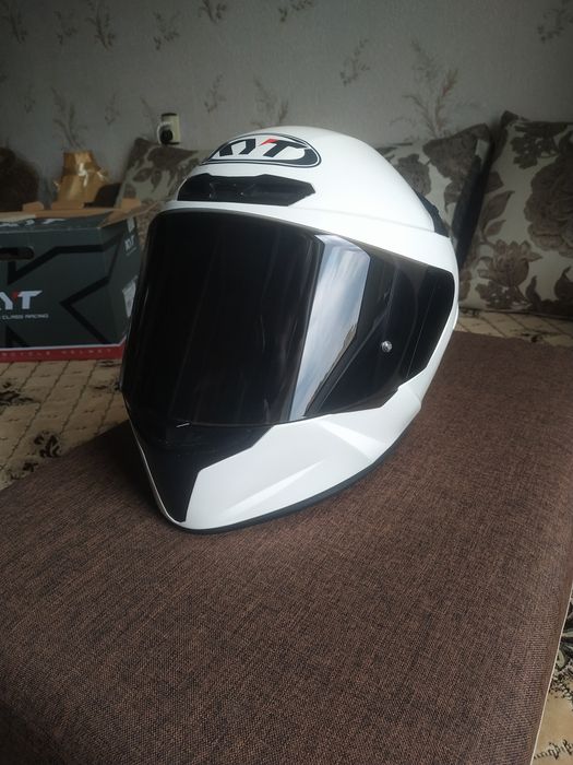 Продам новий мотошолом Casco KYT TT-Course Plain White