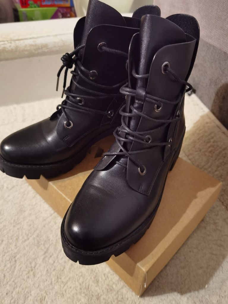 Buty kozaki Reserved czarne wiązane gruba podeszwa rozmiar 38