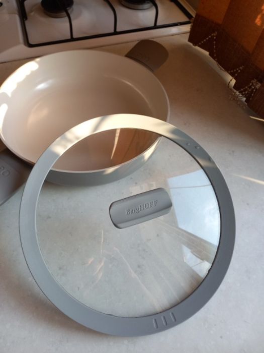 Продам сотейник новий  BergHOFF