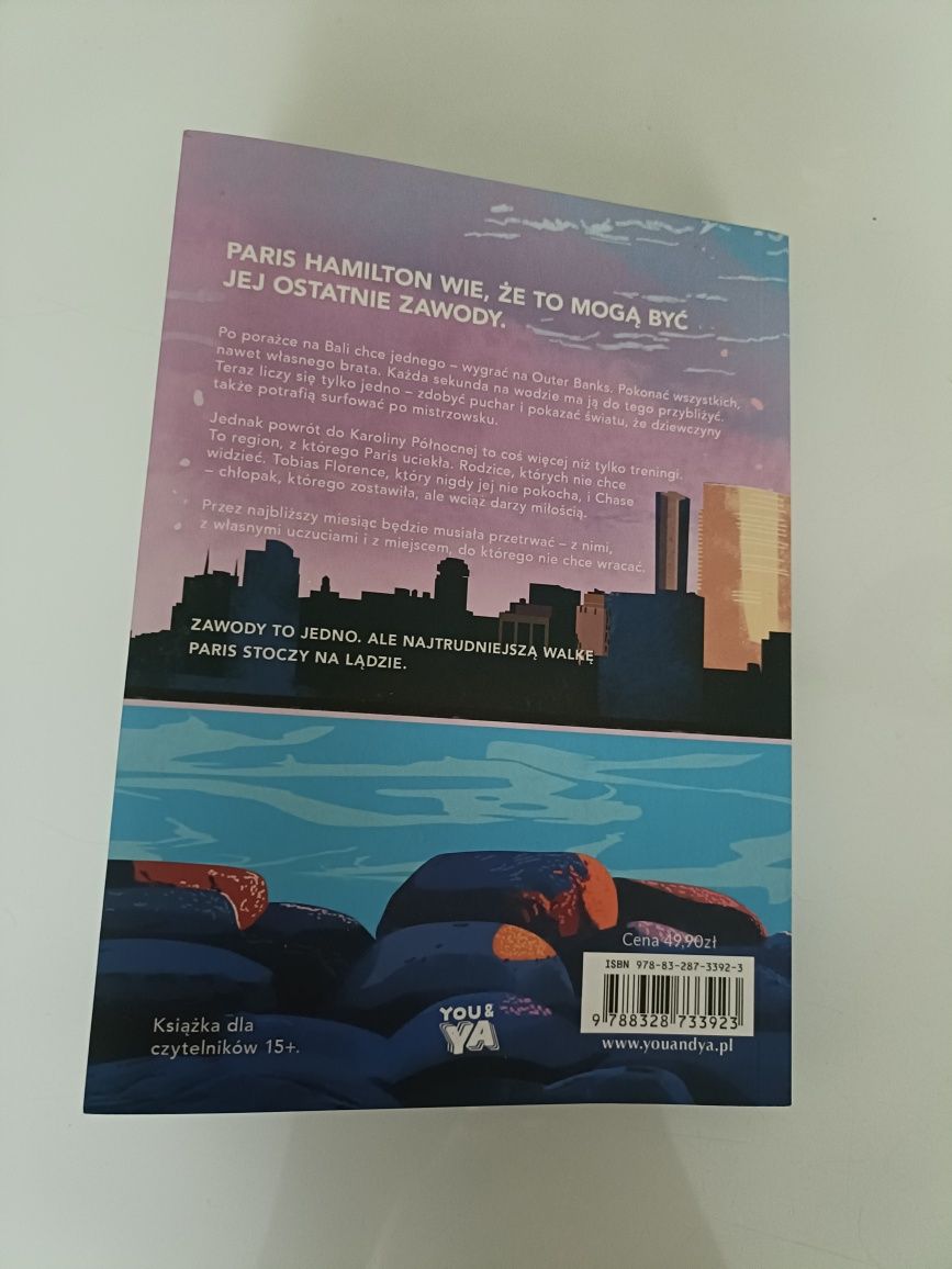 książka "Chasing Paris" tom 4