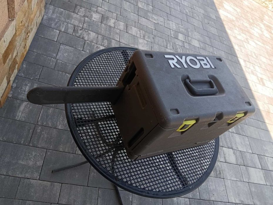 Sprzedam pile spalinowa RYOBI mało używana