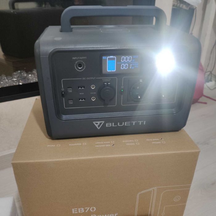 Зарядна станція EB70 BLUETTI PowerOak