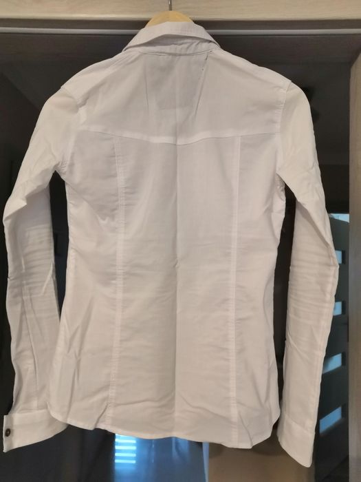 Elegancka biała koszula