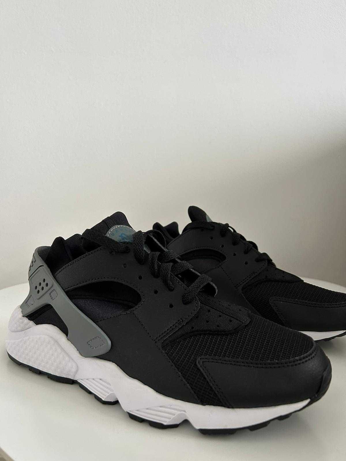 Nowe Buty Nike Huarache - Rozmiar 42.5 / 27 cm