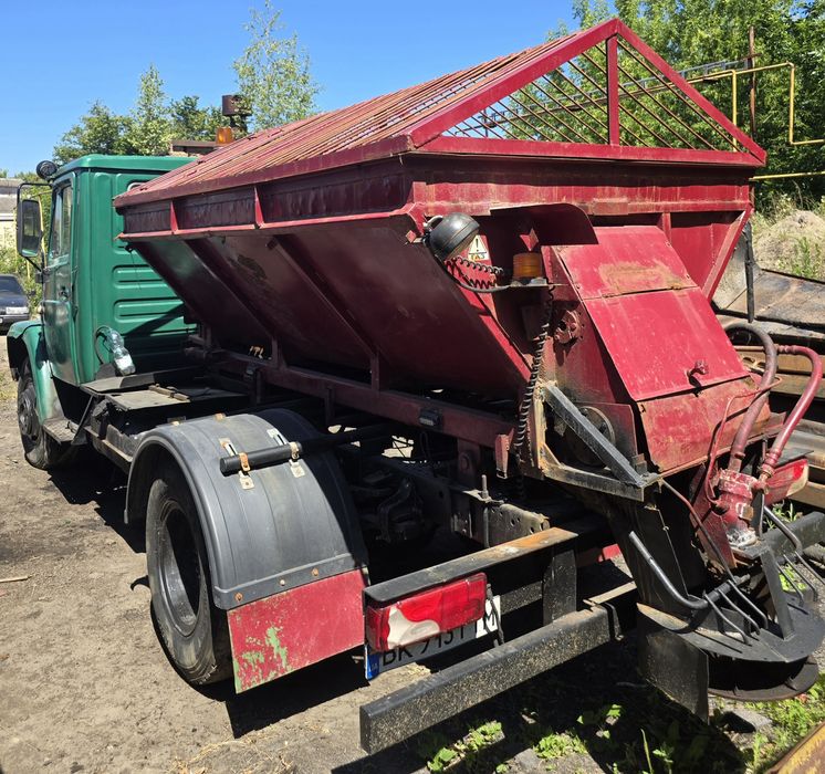 КДМ Зил 4331 піскорозкидач з відвалом