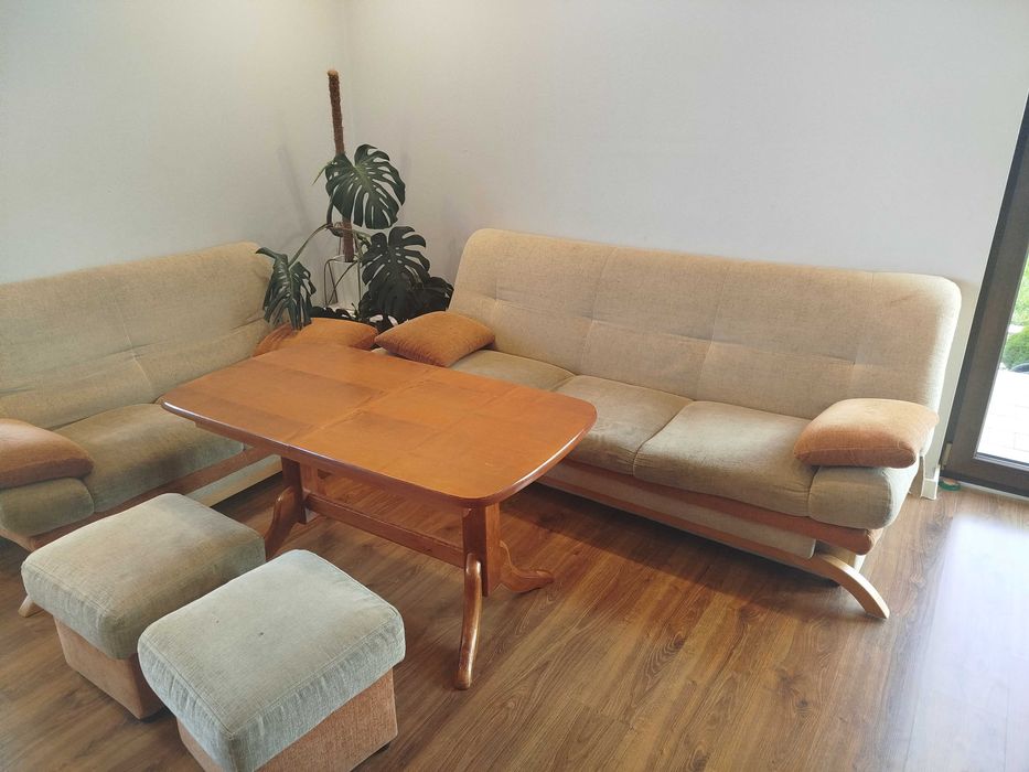 Sofa/kanapa 2 szt. + 2 pufy