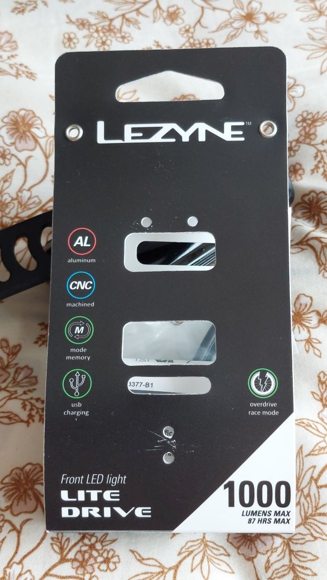 Lampka rowerowa Lezyne lite drive 1000XL +Direct X-LOCK +Remote switch