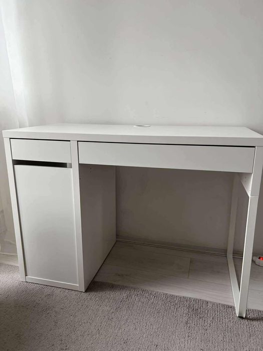 Białe biurko Ikea