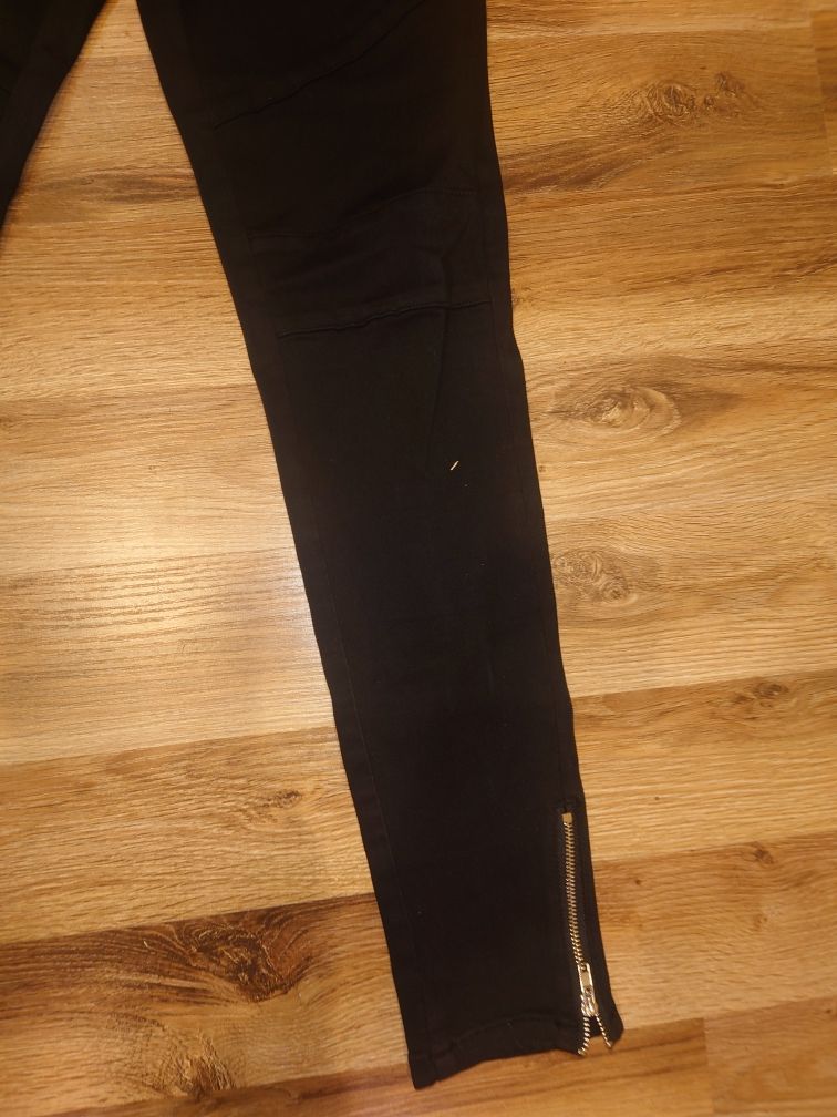 Spodnie  czarne z szelkami rurki