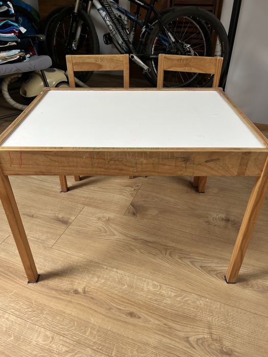 Komplet dzieciecy  z ikea stolik i 2 krzeselka