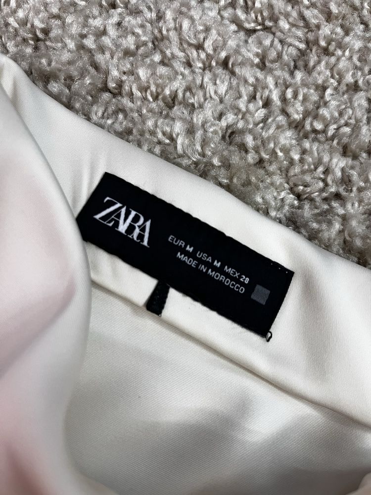 Спідниця Юбка  від Zara кольору слонової кістки.