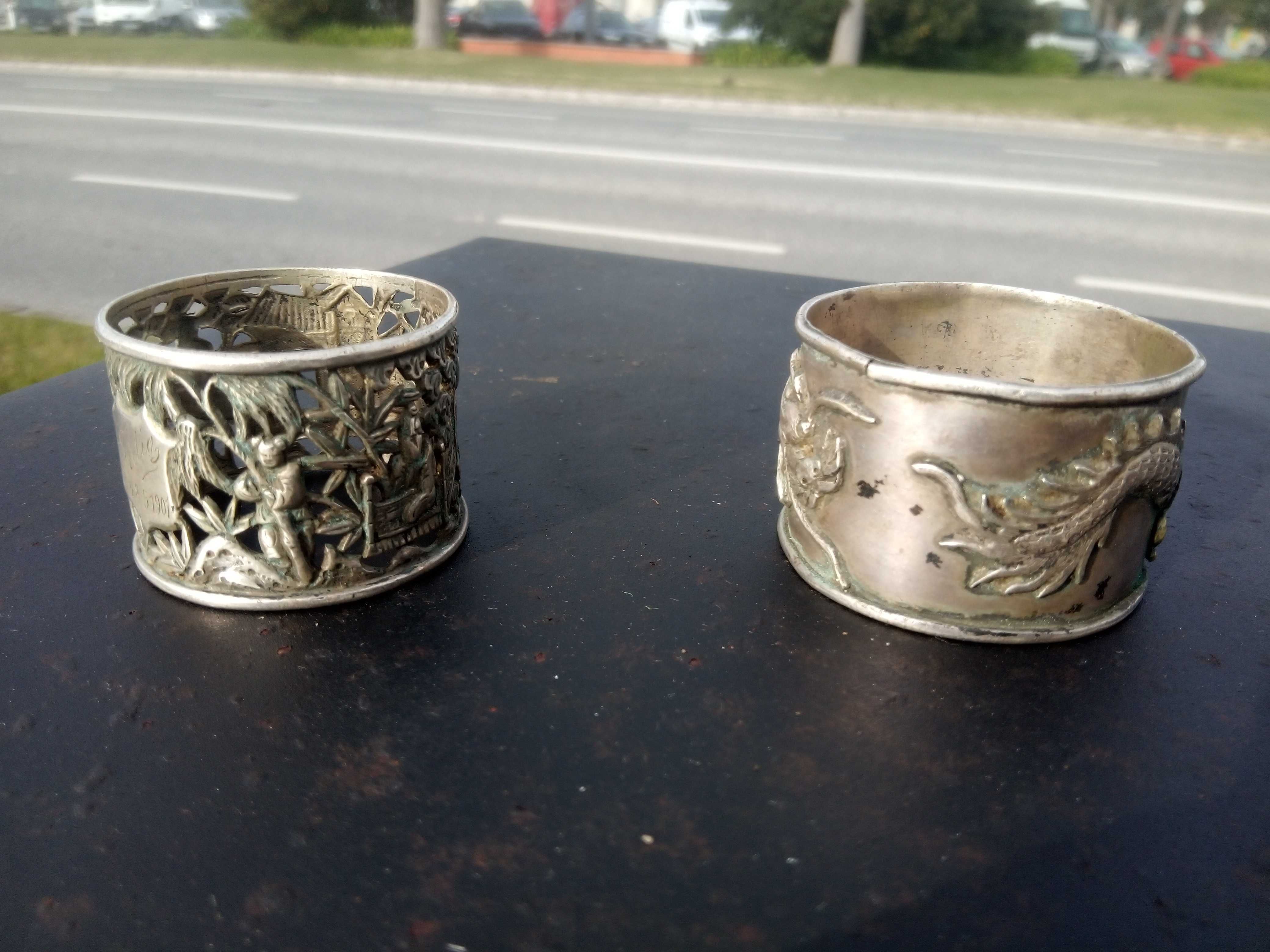 Argolas de guardanapo em prata à venda.