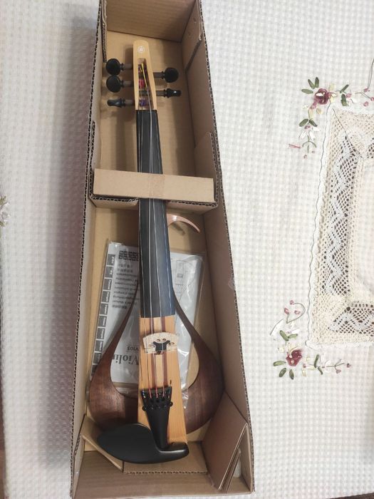 YAMAHA YEV-105 електро скрипка