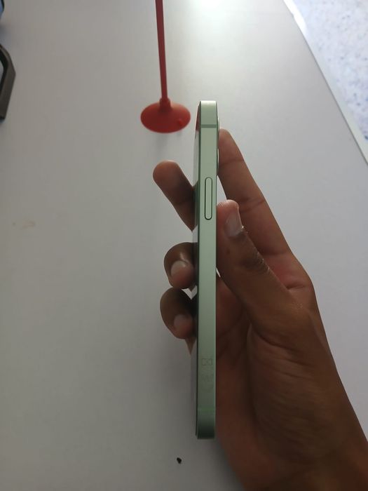 iPhone 12 IOS 26 em estado DE novo. 3 capinhas, cooler