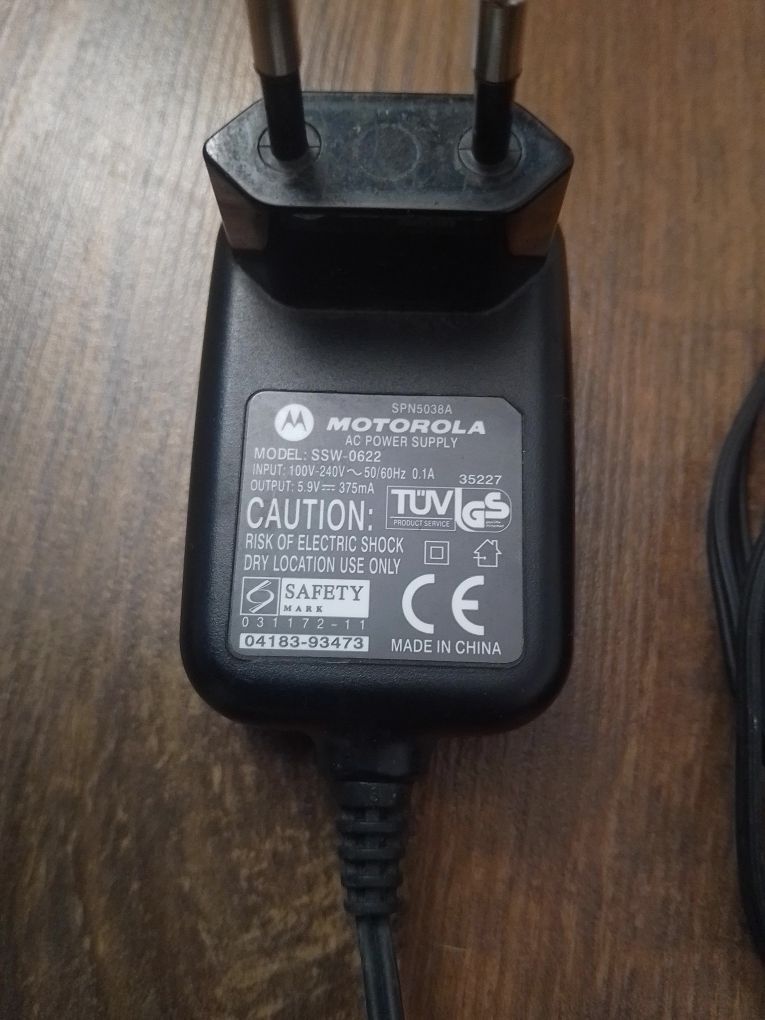 Motorola ładowarka SSW-0622, oryginał 
Wejście (Input): 100V-24