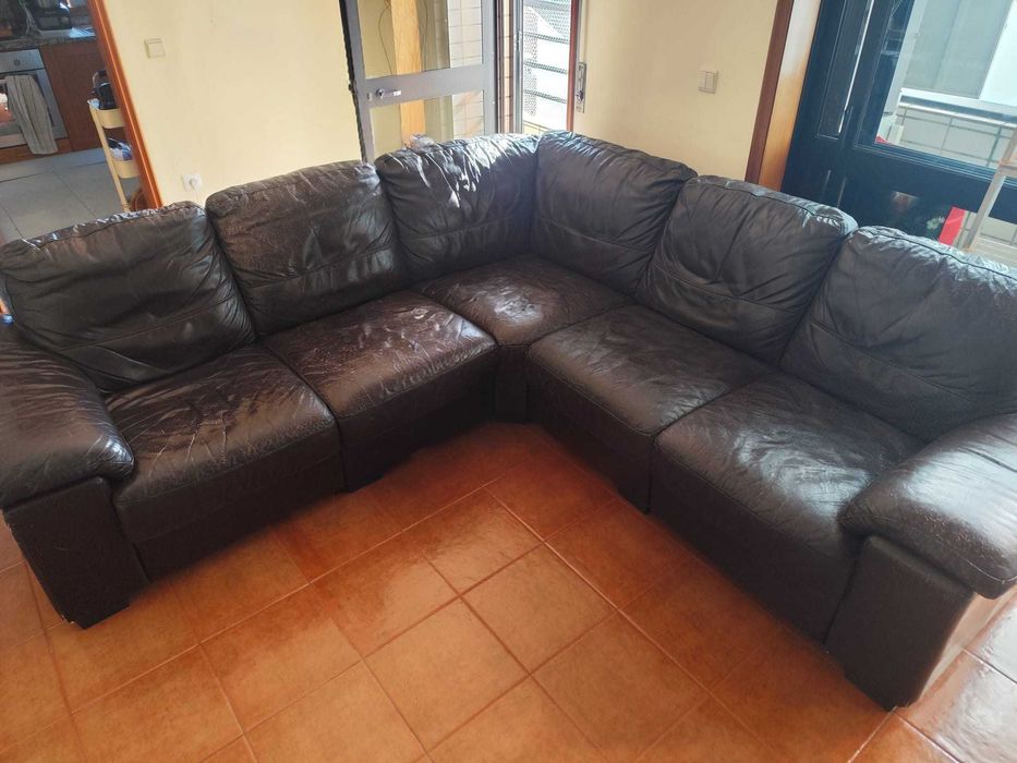 Sofá de canto em pele verdadeira – mod e confortável (5 lg) – 480 €
