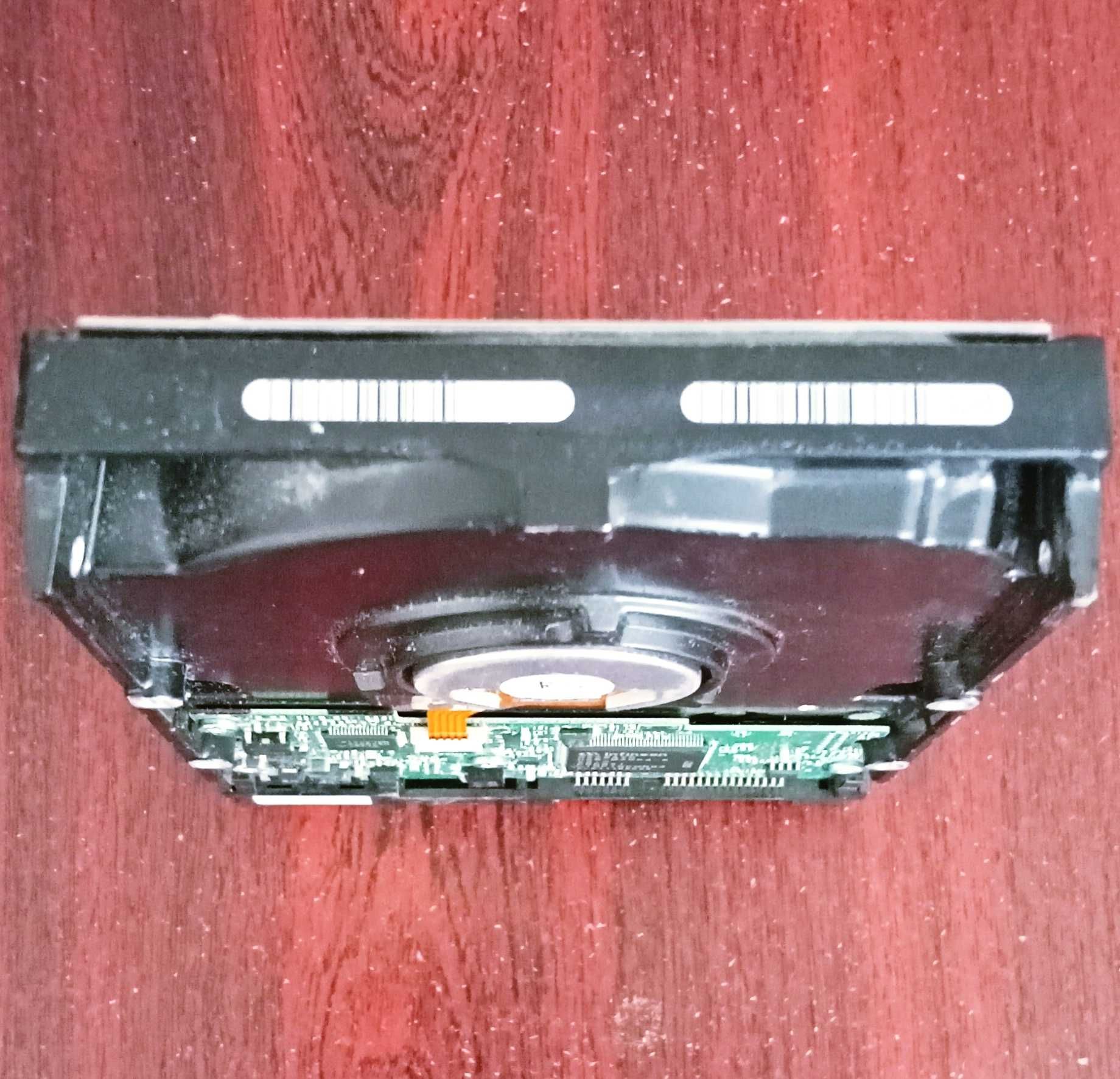 Жёсткий диск для компьютера Hitachi Deskstar.