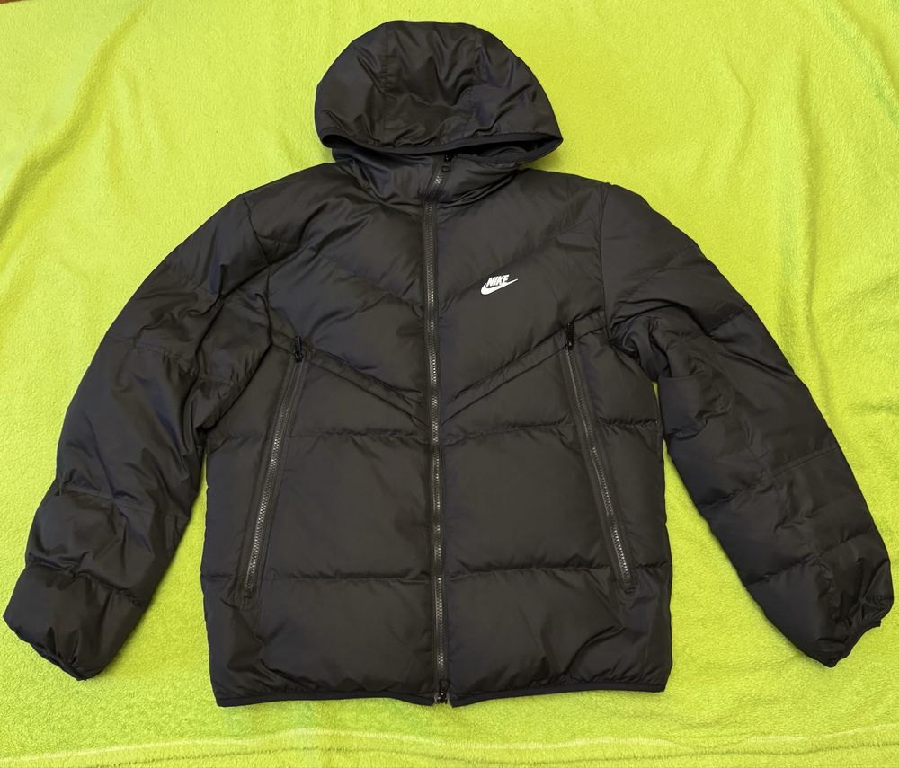 Продам пуховик nike storm fit
