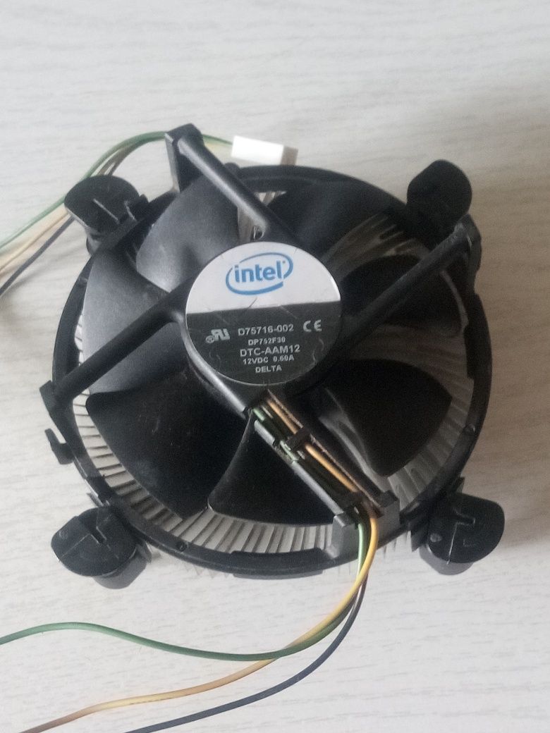Вентилятор/кулер на процессор Intel