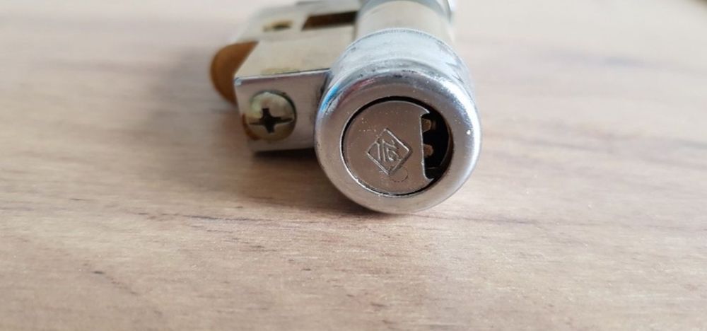 Wkładka do drzwi wraz z kluczami