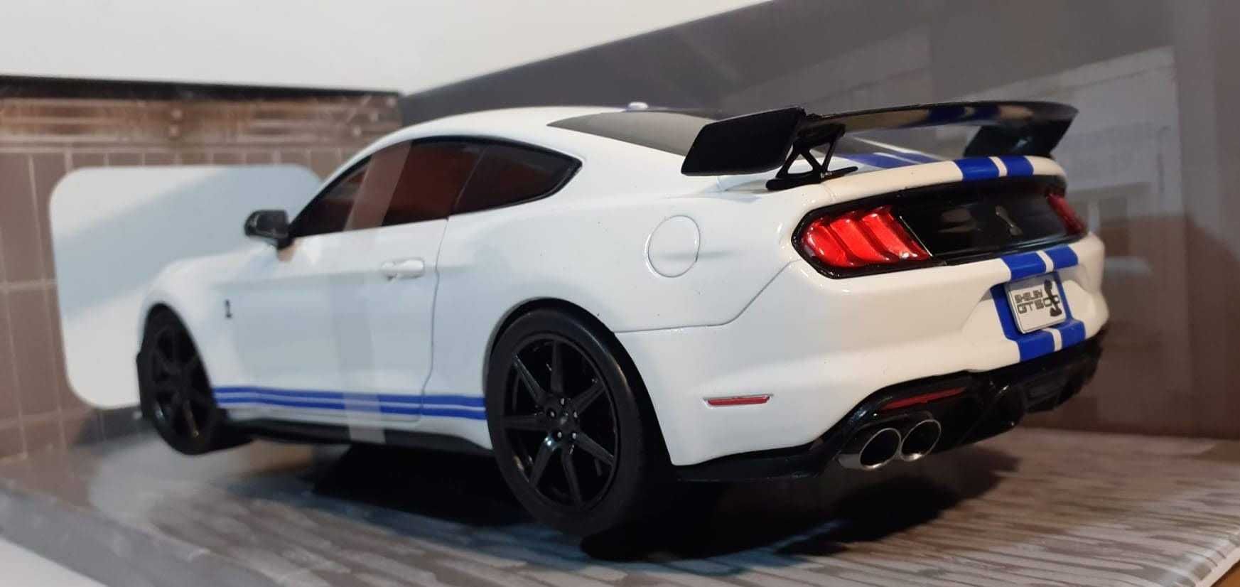 1/18 Ford Mustang GT500 br - Solido