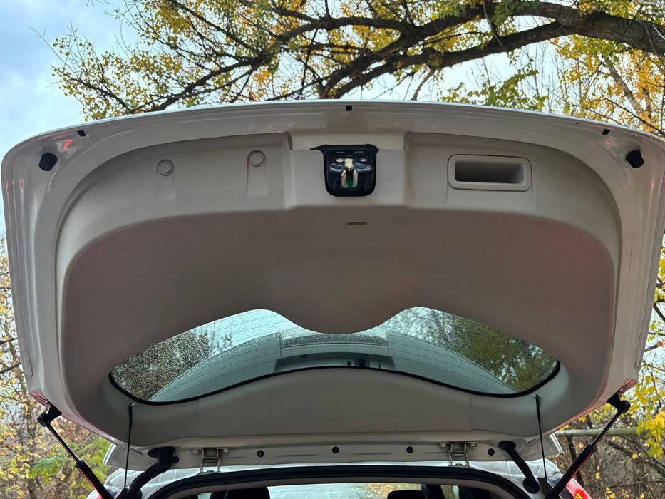 Продам Nissan Leaf