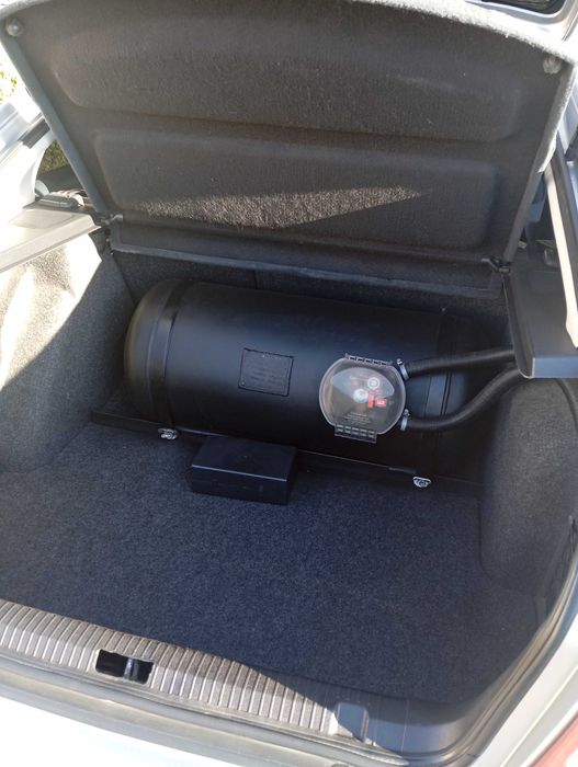 Продам шкода тур 2008 1.6