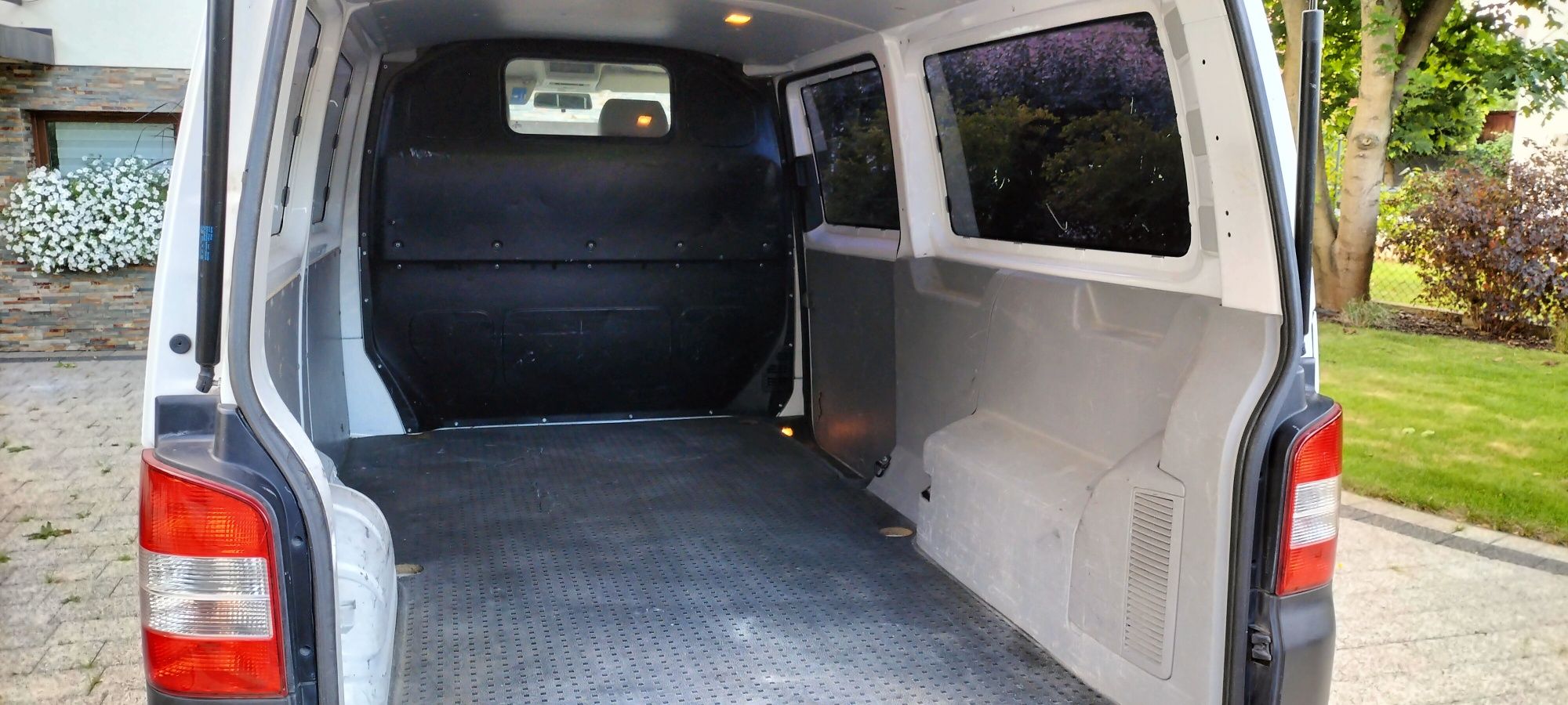 Sprzedam VW transporter T5 long 2.0 TDI 140km