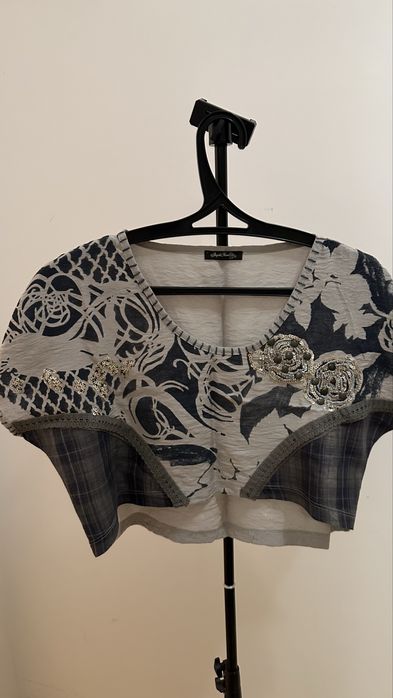 Короткий топ із декоративними паєтками • розмір S-M