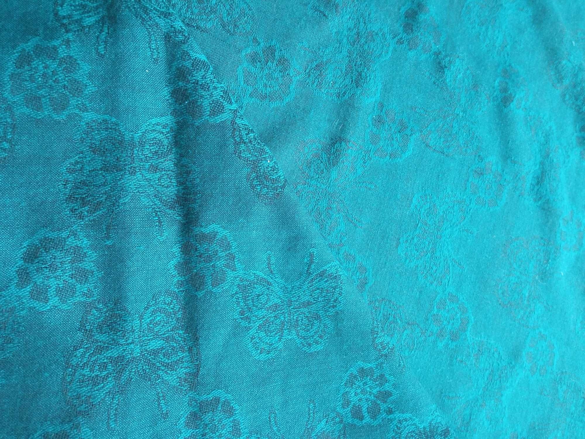 Duża chusta turkusowa elegancka szal turkusowy z frędzlami 180 x 70 cm
