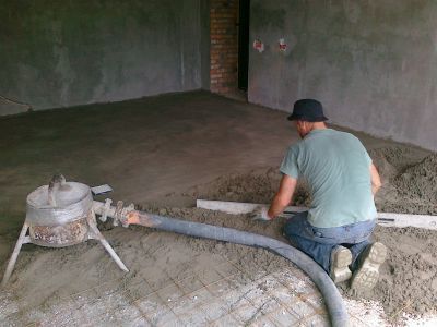 Гіпсові та вапно цементна штукатурка, стяжка пола машиним методом.