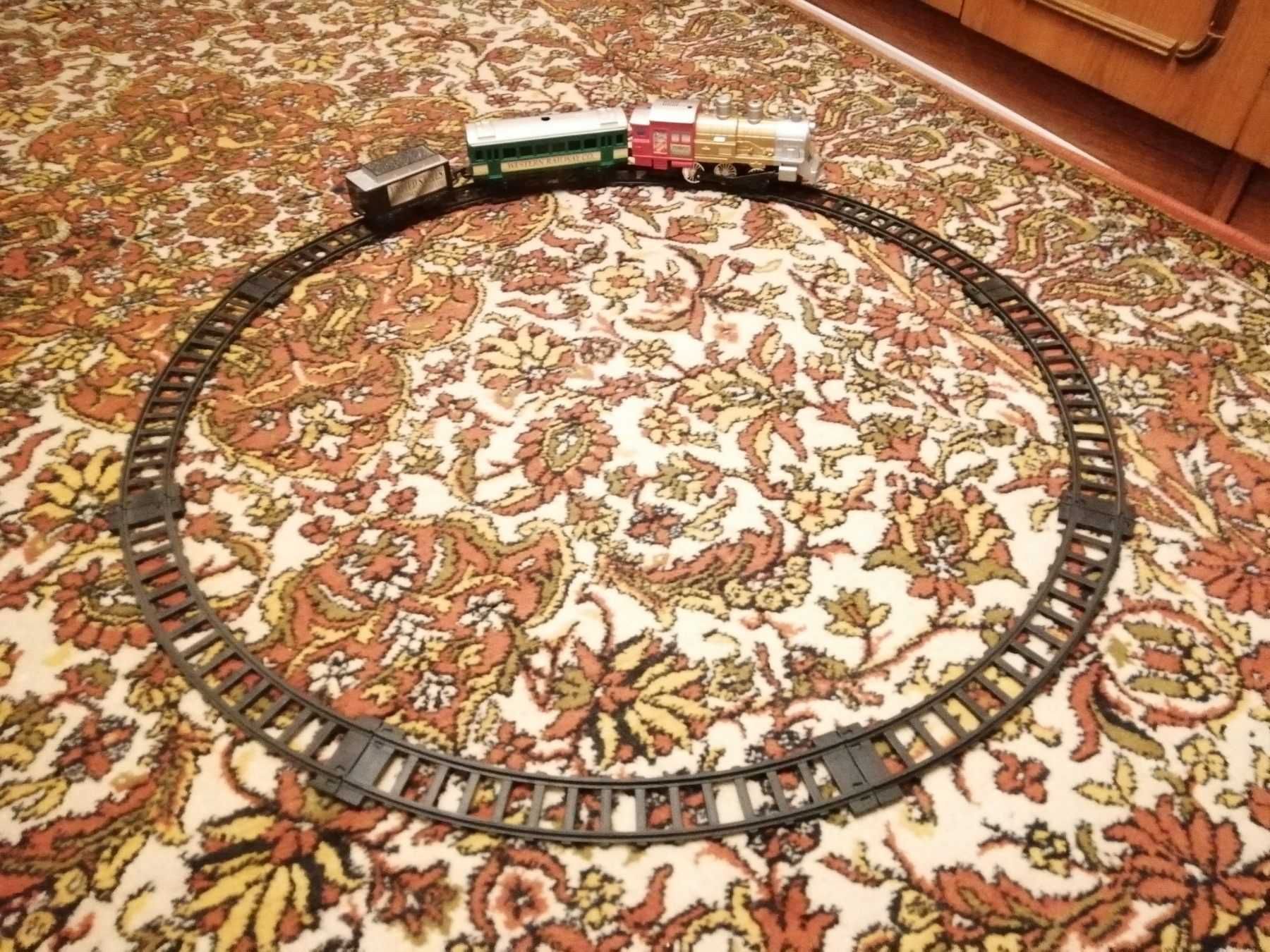 Набор железной дороги на батарейках (локомотив, 2 вагона + рельсы)