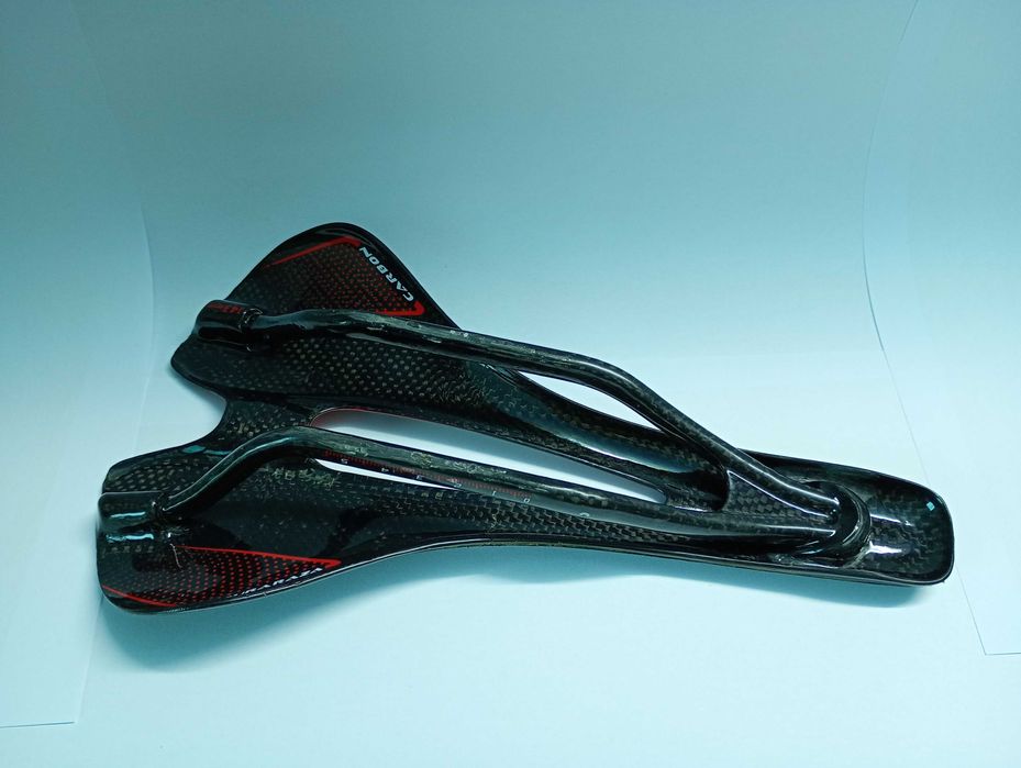 Selim de bicicleta de carbono