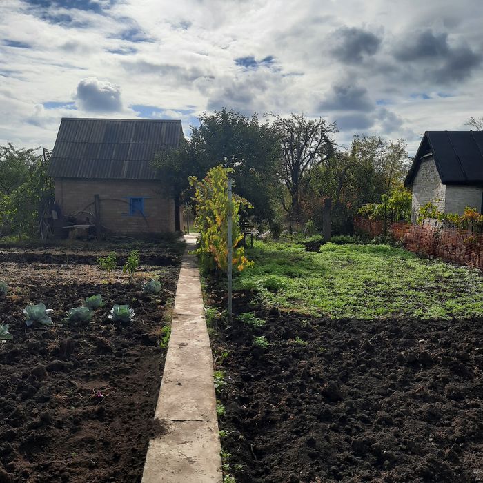 Продаётся дача 4 соток 


---

Продаётся дача в