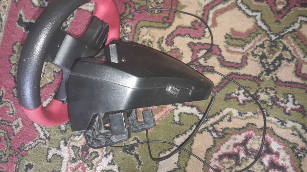 Игровий руль Logitech