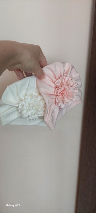 Шапочки для новонароджених дві купуєте третя в подарунок