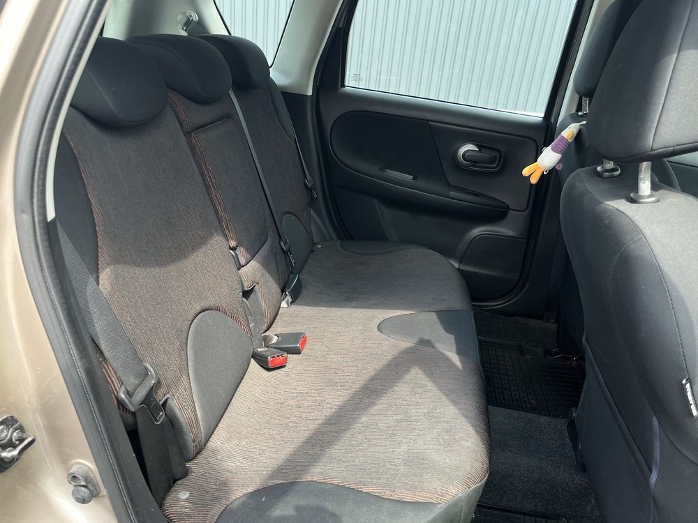 Nissan Note 2011 1.4 бензин