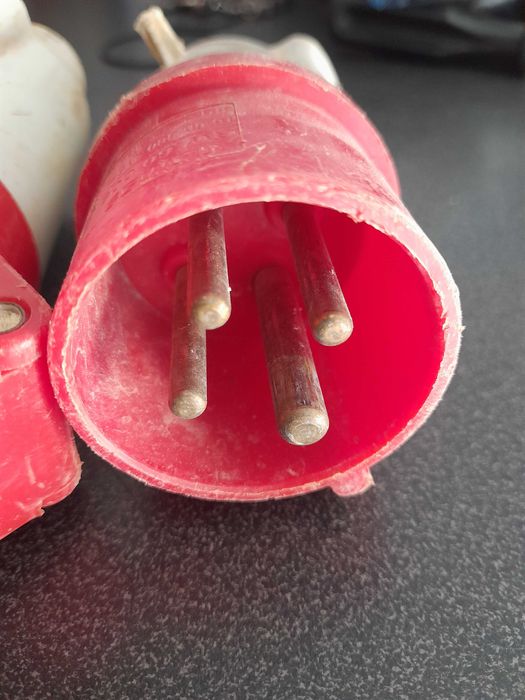 Tomada macho/fêmea trifásica