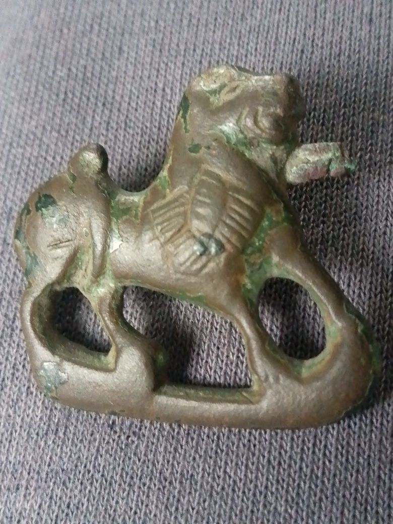 Старовинна накладка(Київської Русі), можливо скіфи.